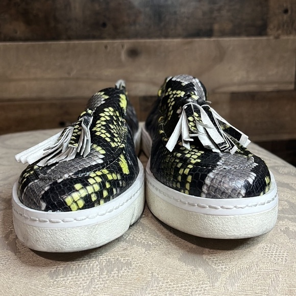 Franco Sarto Leather Sneakers Python Print Gray Green Size 6.5 - Picture 2 of 10